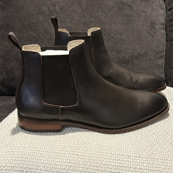 NWOT Men’s Banana Republic “Drake” Brown Leather Slip On Boots Size 9 - Picture 2 of 8